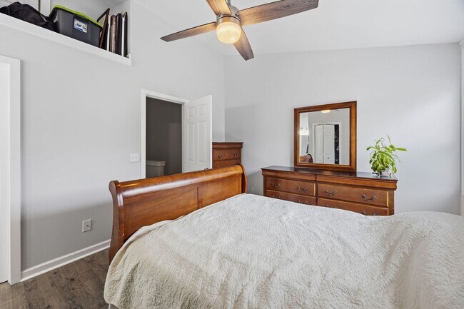 Building Photo - Modern Comfort & Convenience in Regents Green Townhome