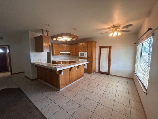 Building Photo - Large welcoming space in the Country waiting for you