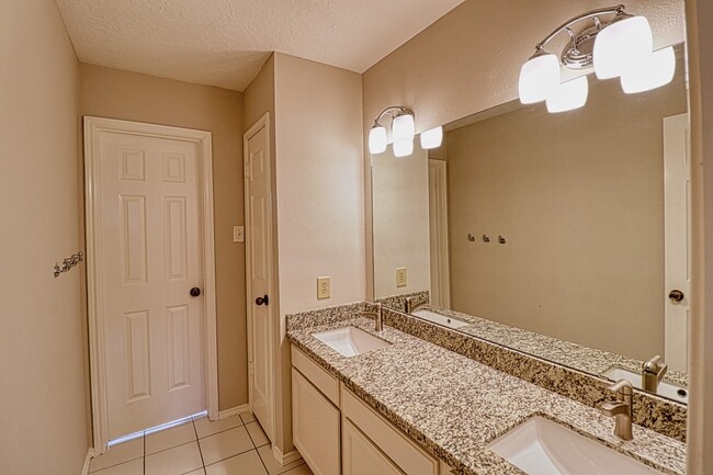 Building Photo - 427 Birch Hill Dr