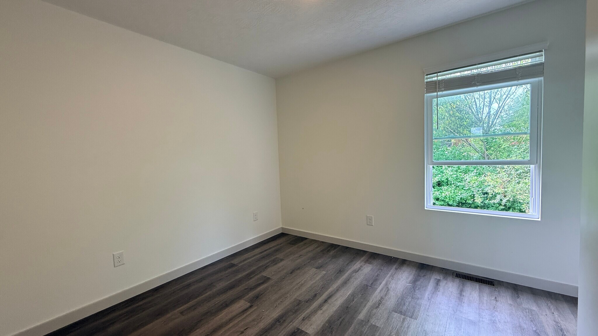 Building Photo - 604 Crescent Hill Dr