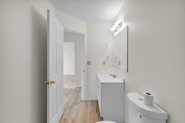 Building Photo - Charming 3BR Northampton Home – Cozy Livin...