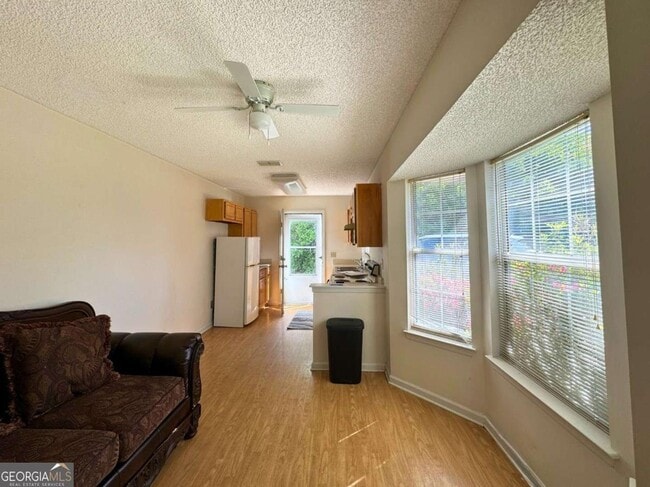 Building Photo - 110 Lake Crest Dr