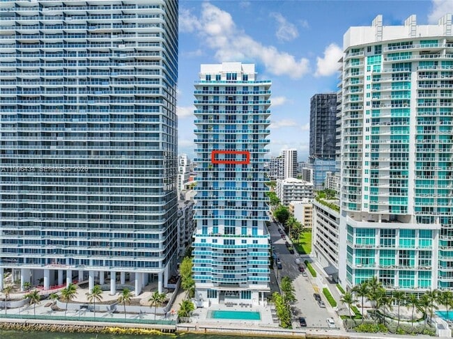 Building Photo - 700 NE 25th St