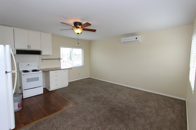 Building Photo - Beautiful 1 bedroom 1 bathroom upstairs ap...