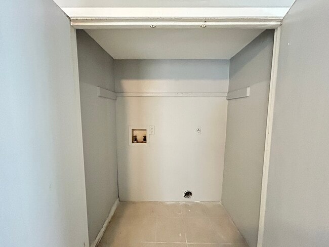 Building Photo - 2509 S Belair Dr