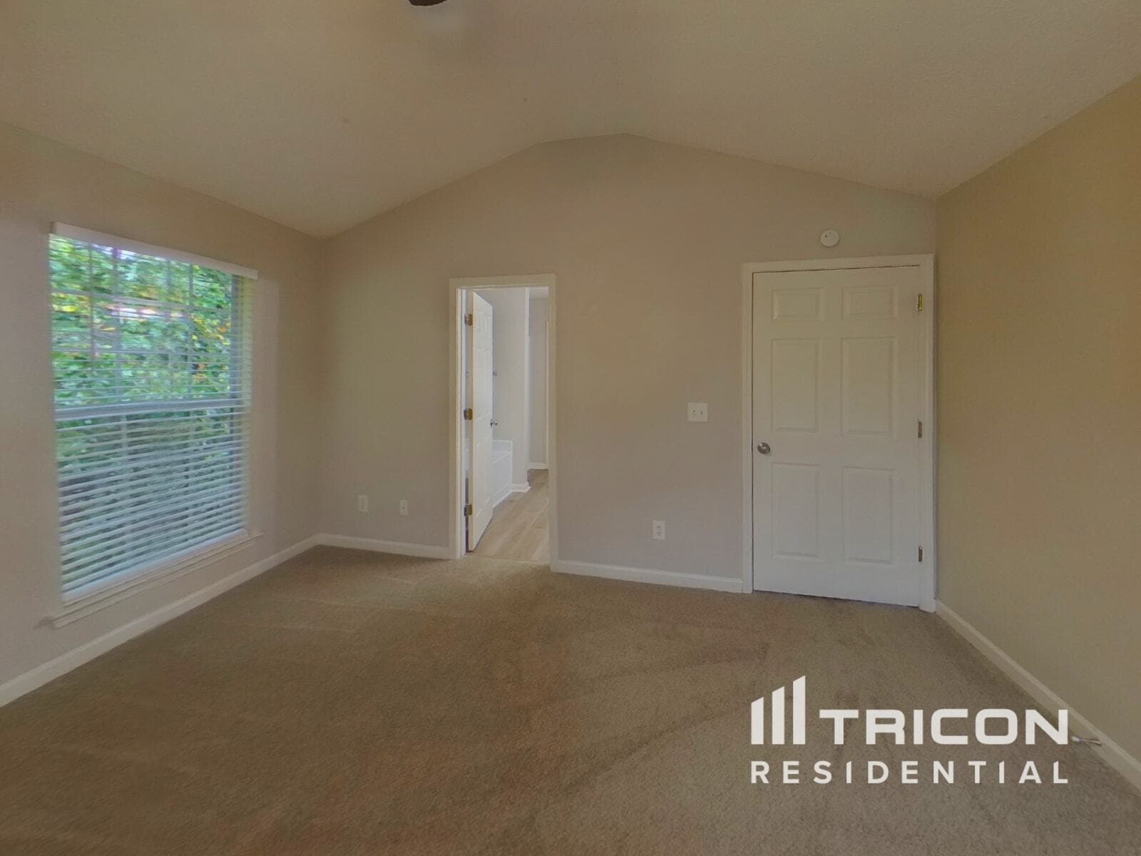 Building Photo - 7913 Four Oaks Ct