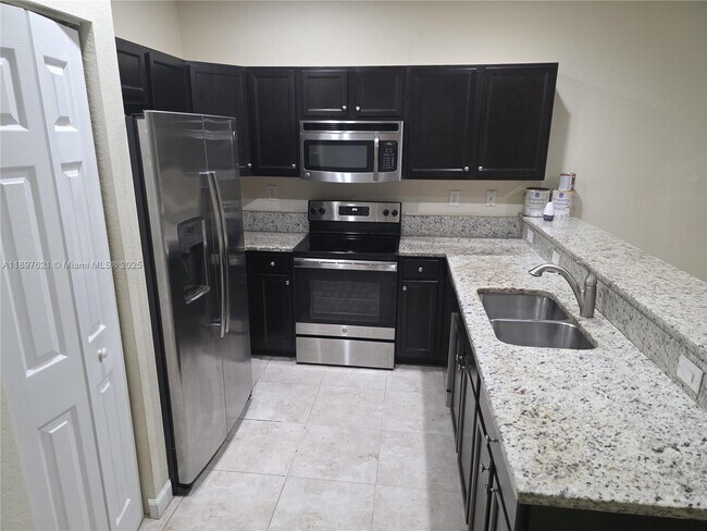 Building Photo - 528 SE 32nd Ave