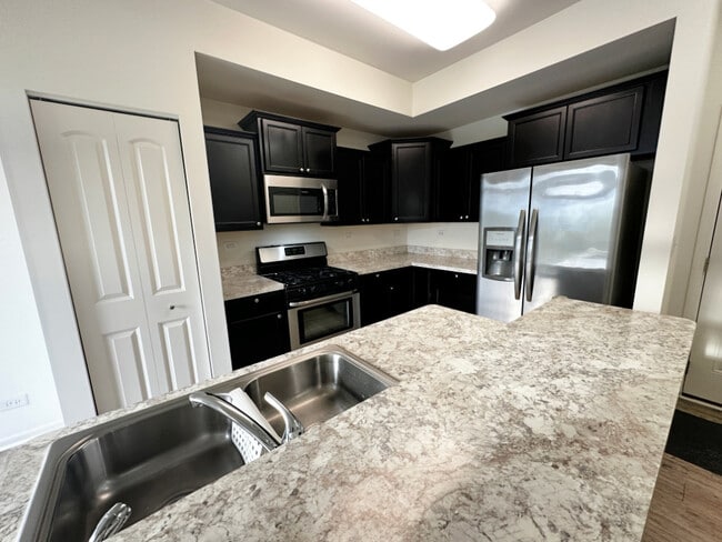 Building Photo - 652 Anchorage Ct