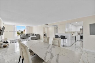 Building Photo - 10350 W Bay Harbor Dr