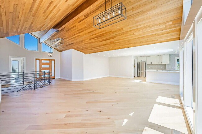 Building Photo - Sophisticated and Elegant home is located in Harbor Ridge at Browns Point. Spacious 4 bedroom, 4 ...
