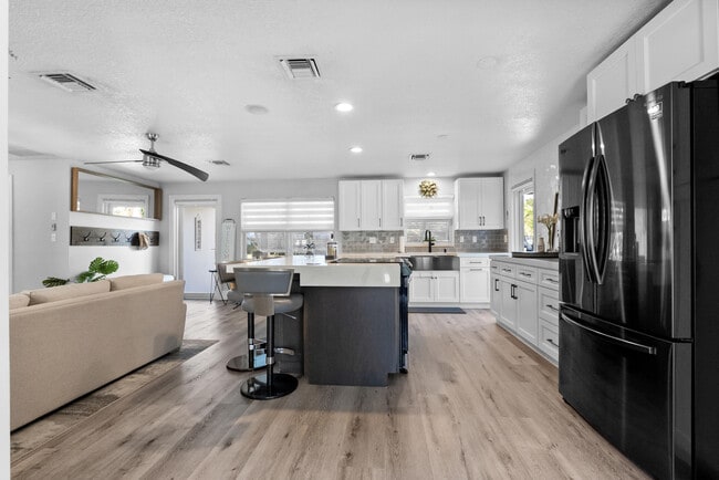 Building Photo - 1605 Treemont Ave