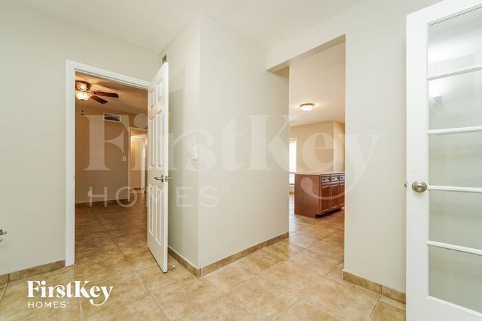 Building Photo - 518 S Lehigh Dr