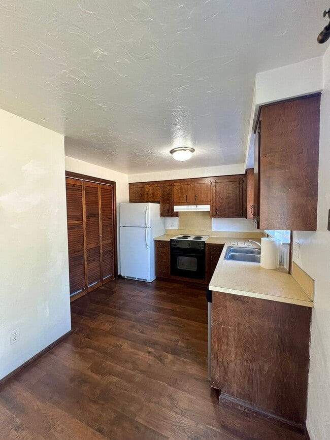 Building Photo - 2 BD Hawks Prairie Duplex