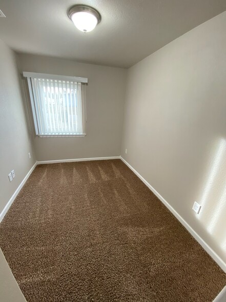 Building Photo - 135 Hemlock Dr