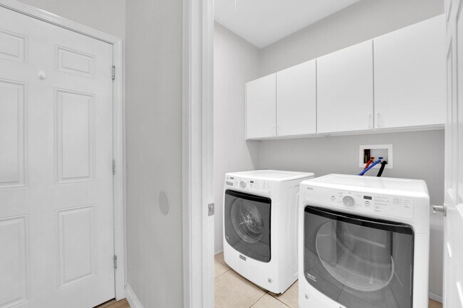 Building Photo - Upgraded 3 Bedrooms, 2.5 Bathrooms home in...