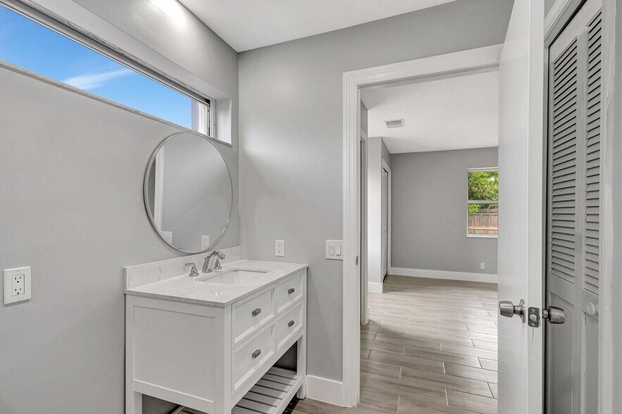 Building Photo - 843 Azalea Dr