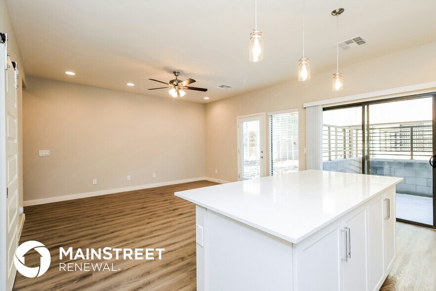 Building Photo - 1119 S Stapley Dr