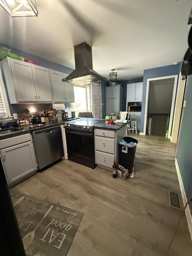 Building Photo - 7010 Sorrell Ln