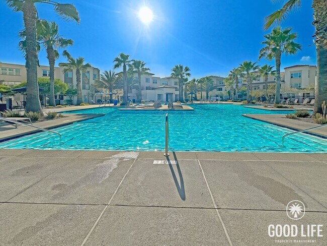 Building Photo - Luxury 3-Level 4BR Home | 1,696 Sq Ft | New Build San Diego Living