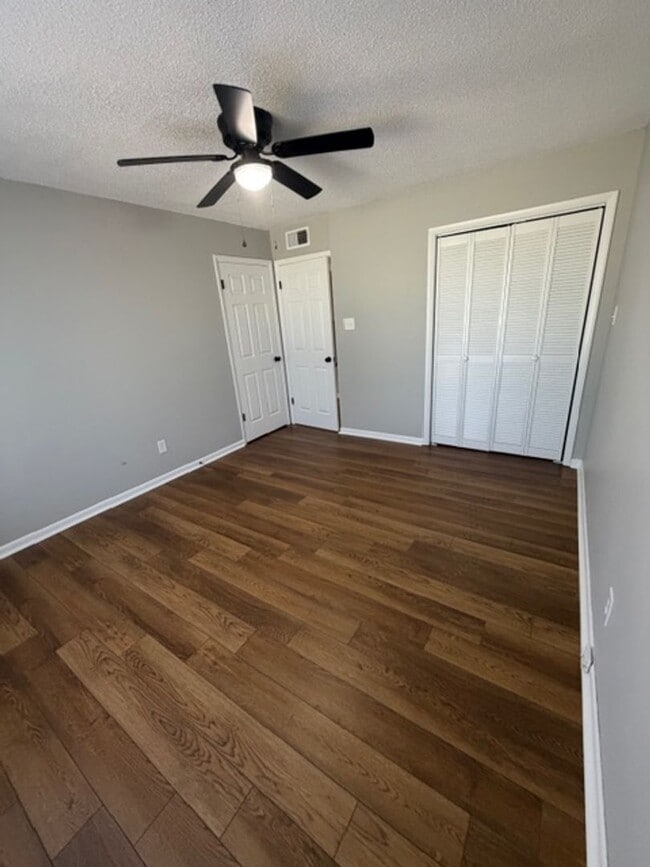 Building Photo - 142 Stoneridge Dr
