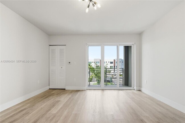 Building Photo - 2505 NE 193rd St