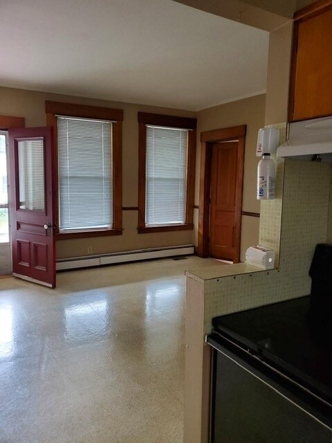 Building Photo - 32 Loomis St