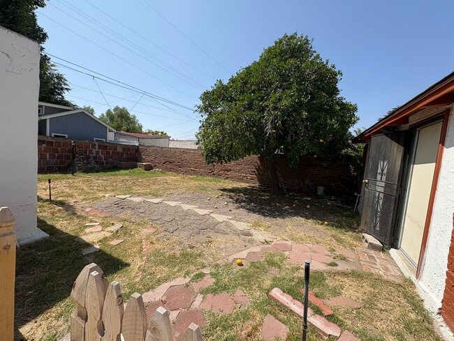Building Photo - Charming Spanish Colonial house with huge ...