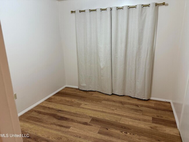 Building Photo - 2507 Middlecoff Dr