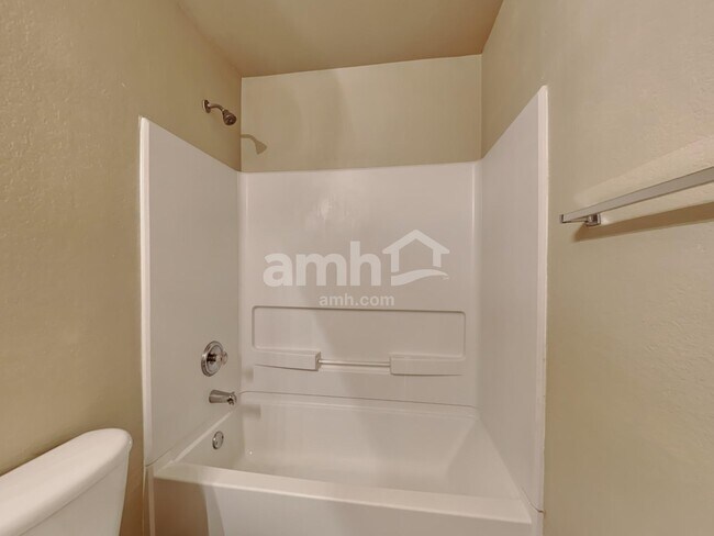 Building Photo - 114 Fontana Albero