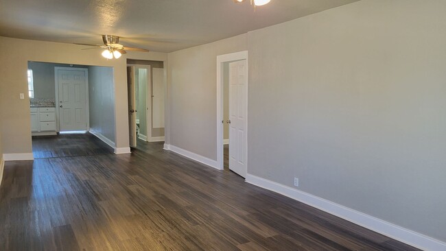 Building Photo - Totally Updated 3/1/2 A MUST SEE! Available July 2026