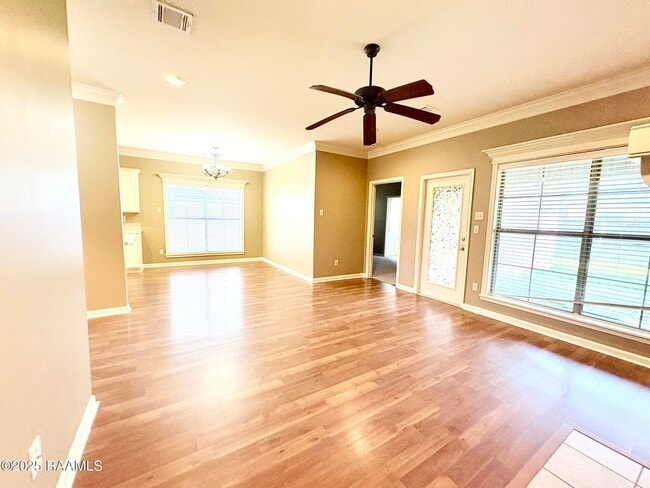 Building Photo - 121 Troubadore Dr