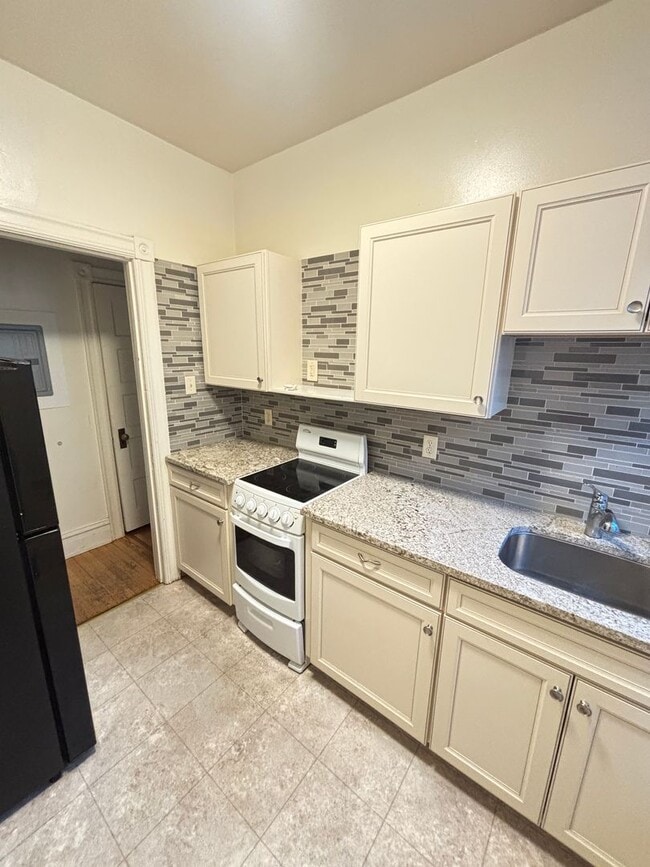 Building Photo - 316 W Broad St