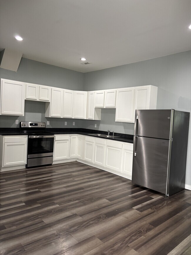 Building Photo - 2215 W Market St