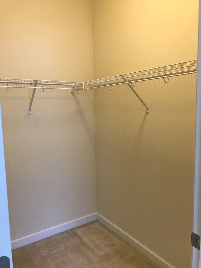 Building Photo - Spacious & Updated 3BR/3BA Home Near Shopping & Interstate Access!