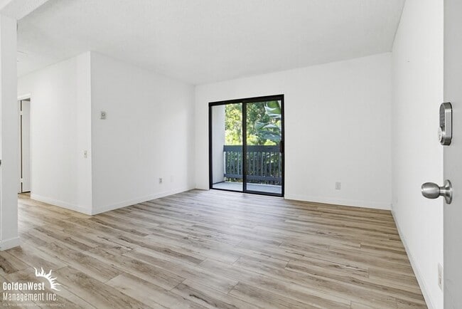 Building Photo - Charming 2Bdm 2Ba Apartment in Mission Hills - MI Special