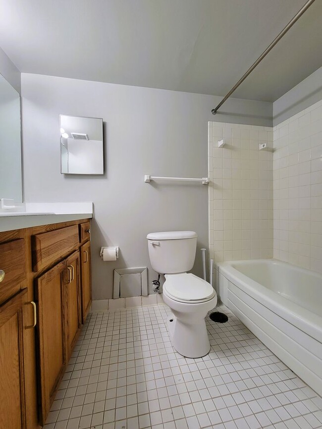 Building Photo - One bedroom condo with lots of space in Henrico County