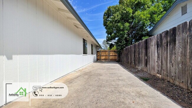 Building Photo - 1027 Goodview Way