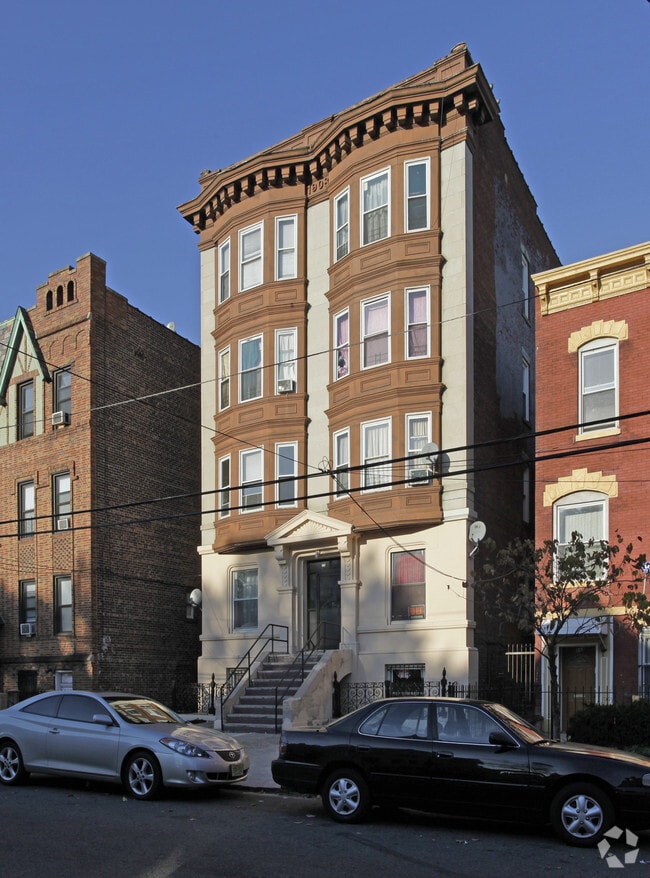 Primary Photo - 166 Harrison Ave