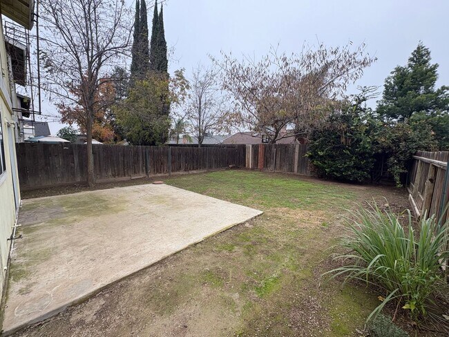 Building Photo - 2 story house in NW Visalia Available Now