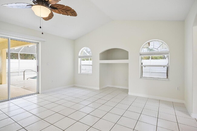 Building Photo - Palm Harbor Pool Home