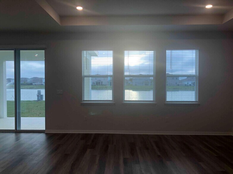 Building Photo - 5715 Silver Feather Way