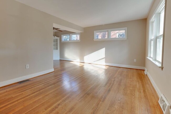 Building Photo - 4820 Chamberlayne Ave