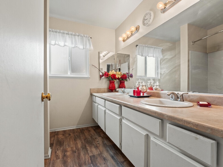 Building Photo - 2833 Springfield Pl