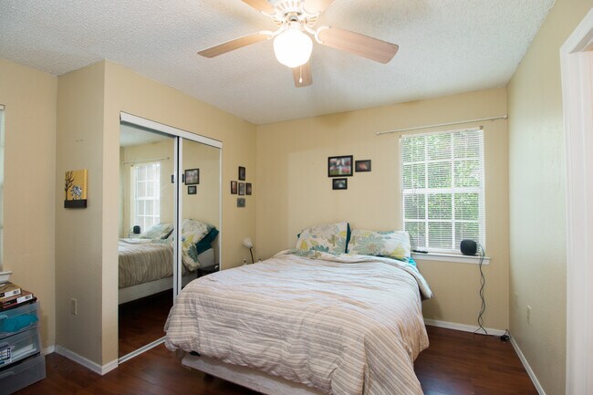 Building Photo - Windsor Park #228