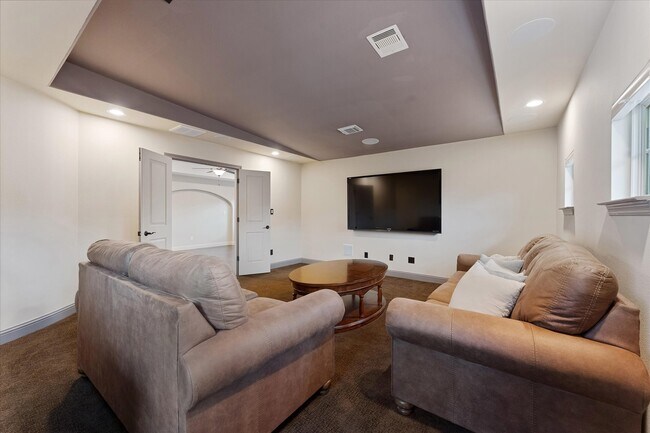 Building Photo - 19 Paloma Bend Pl