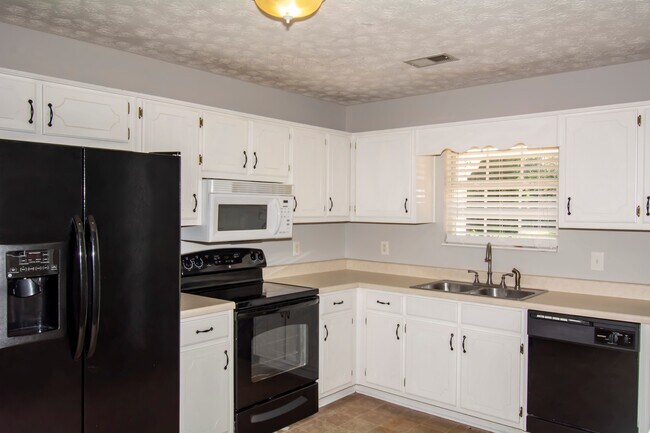 Building Photo - Coming Soon | Pre-Lease Now – Beautiful 3BR/2BA Ranch Home in Covington!