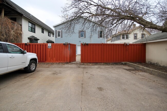 Building Photo - 1417 6th St NE