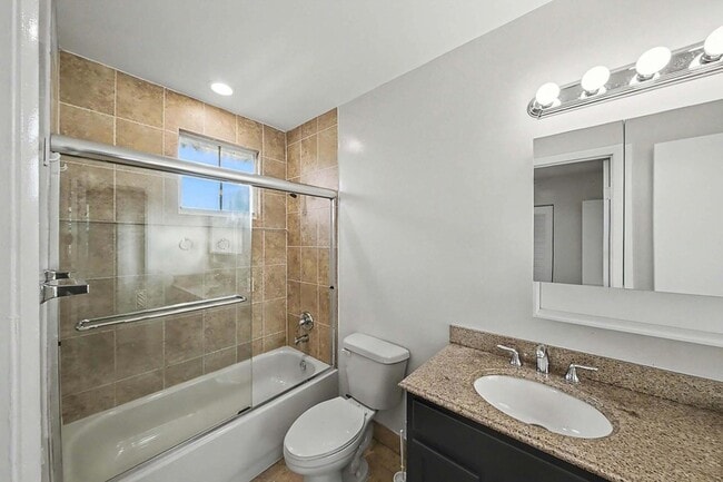 Building Photo - 5789 Woodland Point Dr