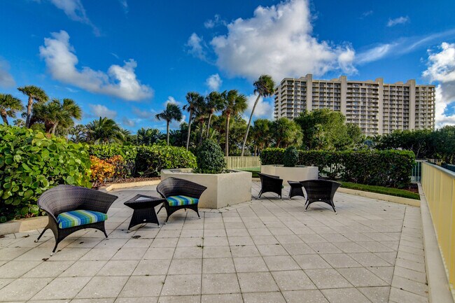 Building Photo - 4301 N Ocean Blvd