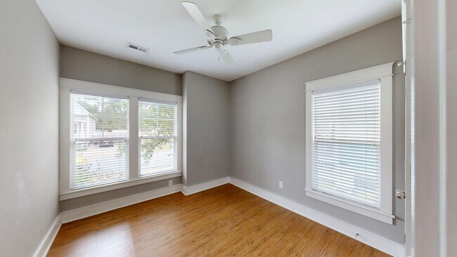 Building Photo - 803 Lindsey Ln